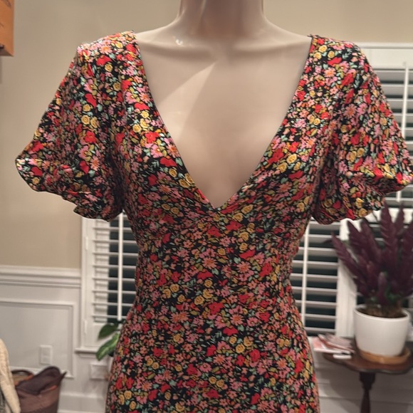 Floral V-Neck Maxi Dress - Picture 2 of 5